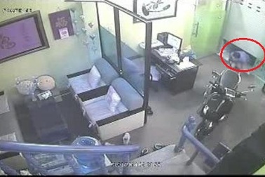 Trộm đột nhập nhà tiến sĩ tâm lý bị camera ghi hình