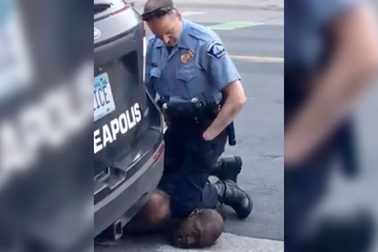 Người quay video sốc vì bị chỉ trích không cứu George Floyd