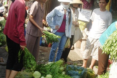 TPHCM: “Choáng” vì giá rau củ tăng quá cao 