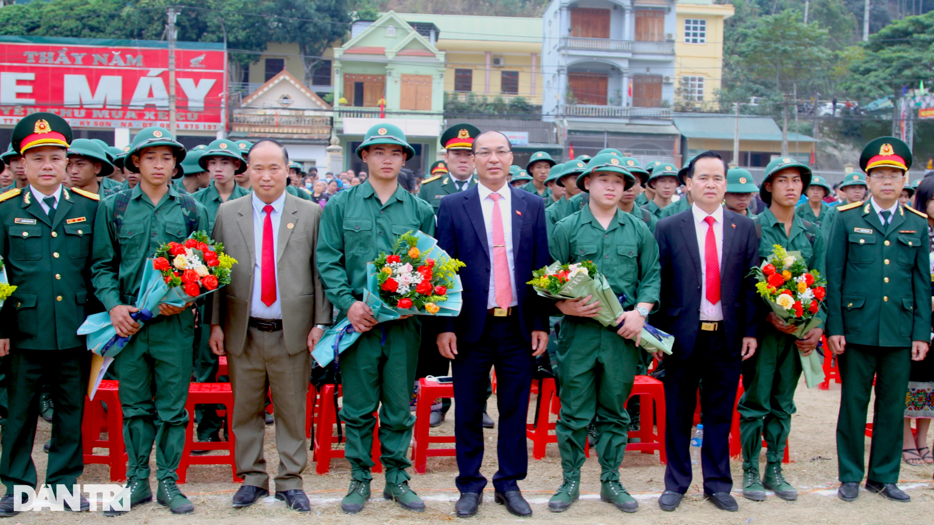 Đi nghĩa vụ quân sự là niềm vinh dự và tự hào của bản thân em, gia đình - 7 Đi nghĩa vụ quân sự là niềm vinh dự và tự hào của bản thân em, gia đình - 7