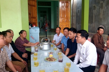 Sở GD&ĐT Nghệ An thăm hỏi, động viên gia đình 3 học sinh bị đuối nước