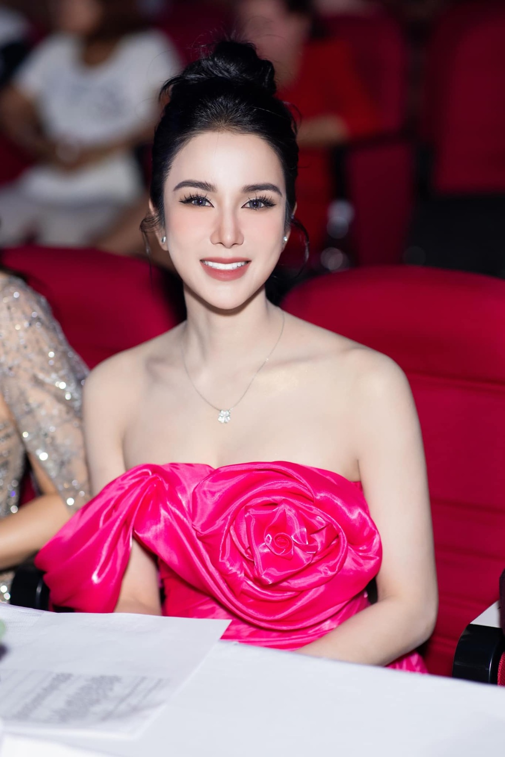 Diệp Lâm Anh hậu ly hôn ồn ào: Ở nhà thuê, cật lực kiếm tiền nuôi con - 5 Diệp Lâm Anh hậu ly hôn ồn ào: Ở nhà thuê, cật lực kiếm tiền nuôi con - 5