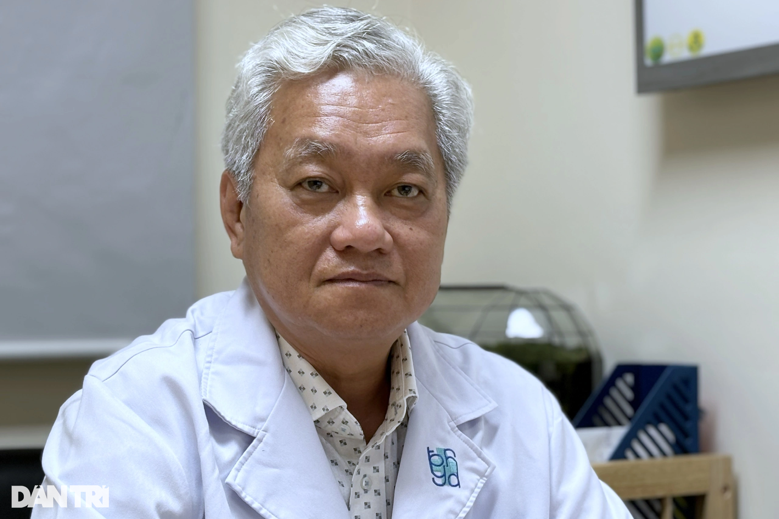 Tân Phó giáo sư y khoa tuổi 60 và nỗi lo bác sĩ bị trói mình vào máy móc - 1 Tân Phó giáo sư y khoa tuổi 60 và nỗi lo bác sĩ bị trói mình vào máy móc - 1