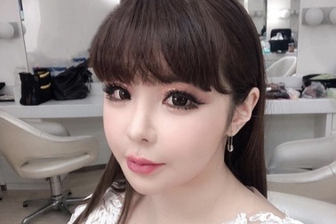 Park Bom xuất hiện xinh đẹp, khoe giảm 11kg vào năm mới