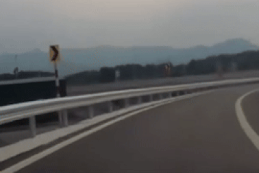 Xe cứu thương đi ngược chiều tại nút giao cao tốc Bãi Vọt - Hàm Nghi