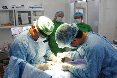 Tuổi trung niên, hai chị mới biết mình có tinh hoàn