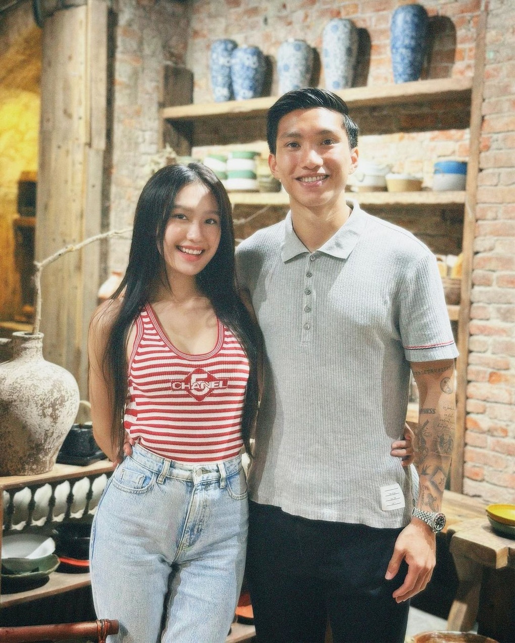 Sau khi được Đoàn Văn Hậu cầu hôn, Hải My sẽ học tiếp để trở thành luật sư - 2 Sau khi được Đoàn Văn Hậu cầu hôn, Hải My sẽ học tiếp để trở thành luật sư - 2