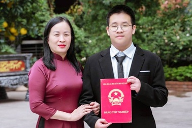 Thủ khoa 2 trường chuyên nói gì khi được hỏi "Em có phải thần đồng không?"