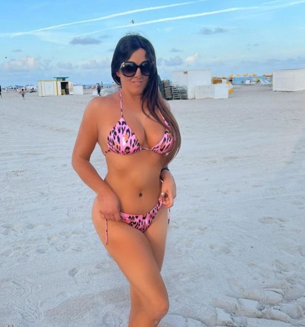 Nữ trọng tài gợi cảm nhất thế giới khiến cổ động viên phát sốt - 3