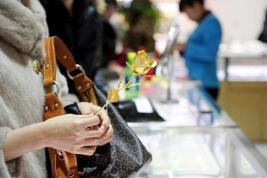 Hẹn hò cùng lúc 6 đàn ông, người phụ nữ 42 tuổi nhận kết đắng