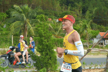 Nhìn lại hành trình chinh phục giải Aqua Warriors Van Don của 1.200 VĐV