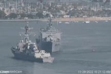 Video hai tàu chiến Mỹ suýt đâm trực diện