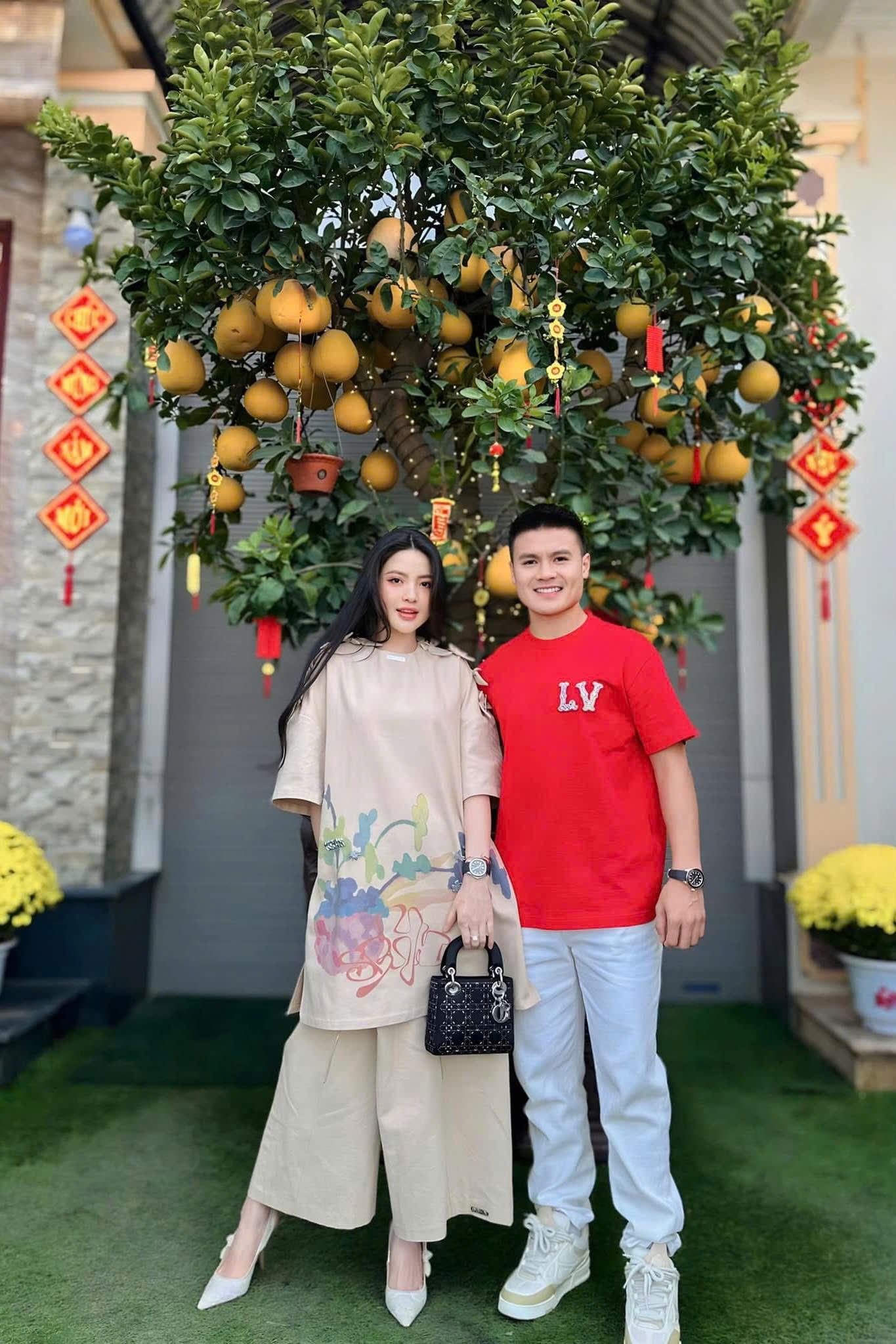 View - Vợ cầu thủ Quang Hải sở hữu loạt túi hàng hiệu Hermès, Dior đắt giá | Báo Dân trí