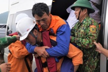 Vụ chìm tàu: "Đã nghĩ đến cái chết, ăn rạm biển nuôi hy vọng sống"