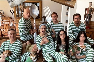 Nữ diễn viên Demi Moore cách ly dưới một mái nhà cùng chồng cũ