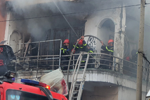 Cháy cửa hàng bán đồ điện, nhiều người tháo chạy