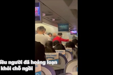 Hành khách hoảng loạn khi pin sạc dự phòng phát nổ trên máy bay