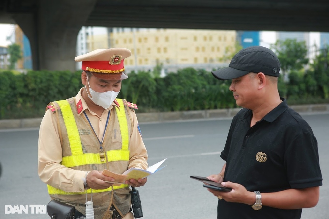 Từ 1/7, CSGT sẽ kiểm tra bằng lái và giấy tờ xe người vi phạm qua VNeID - 2