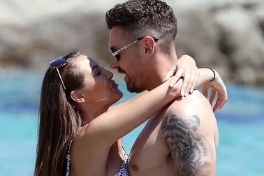 Chloe Goodman tình tứ bên bồ mới