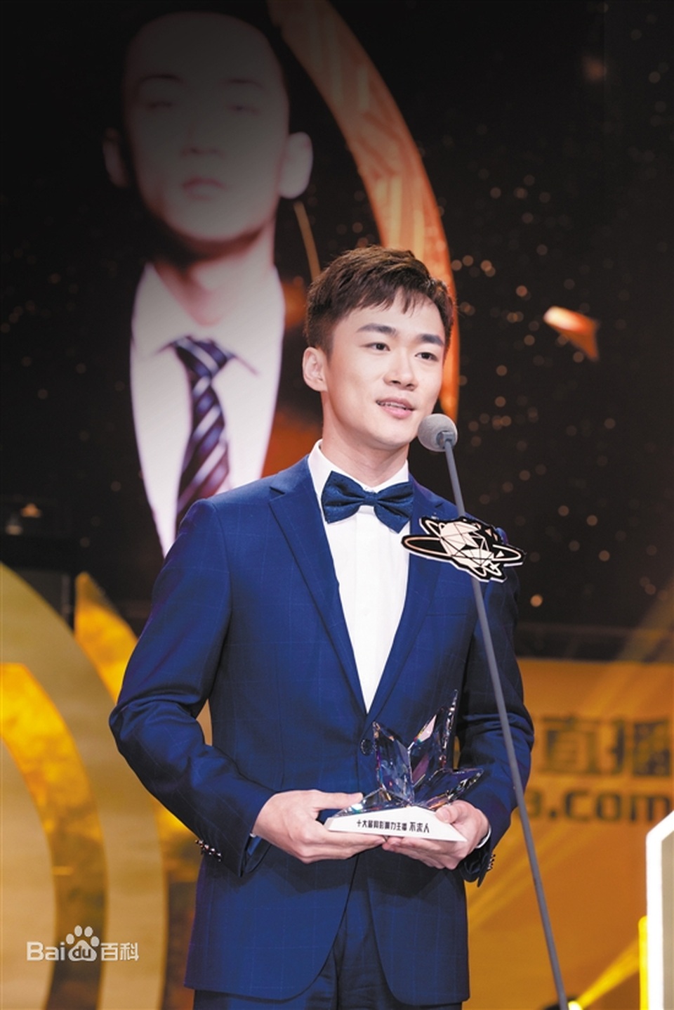 Streamer thu nhập trăm tỉ bỏ xa bà Tân Vlog và YouTuber giàu nhất VN - 1 Streamer thu nhập trăm tỉ bỏ xa bà Tân Vlog và YouTuber giàu nhất VN - 1