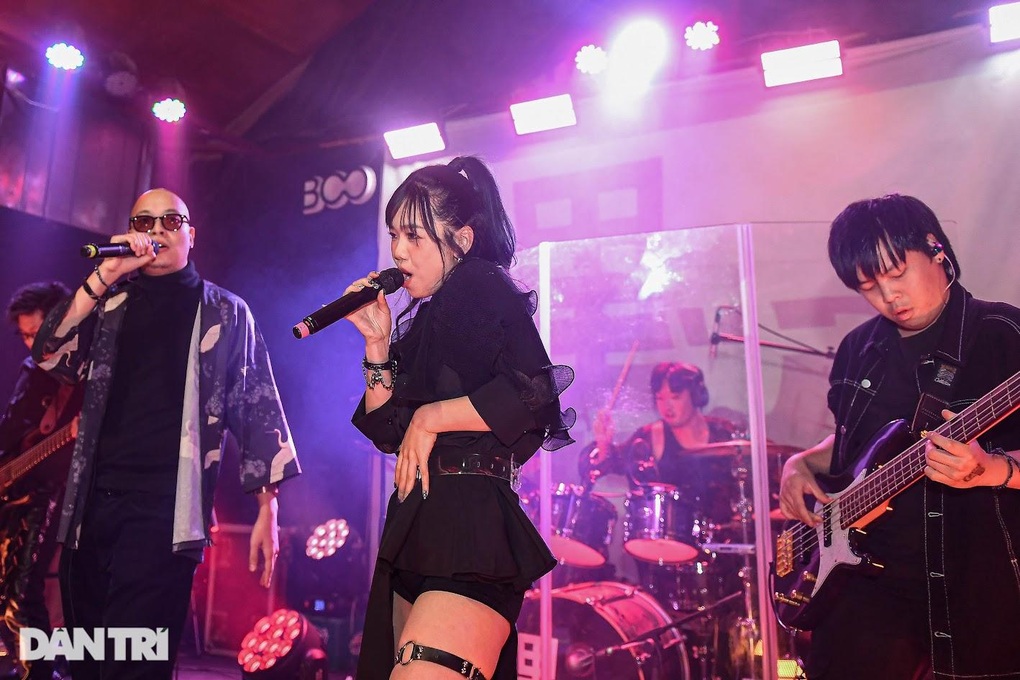 Ban nhạc Rock Việt Nam và Nhật Bản cháy hết mình trong vòng vây khán giả - 6 Ban nhạc Rock Việt Nam và Nhật Bản cháy hết mình trong vòng vây khán giả - 6