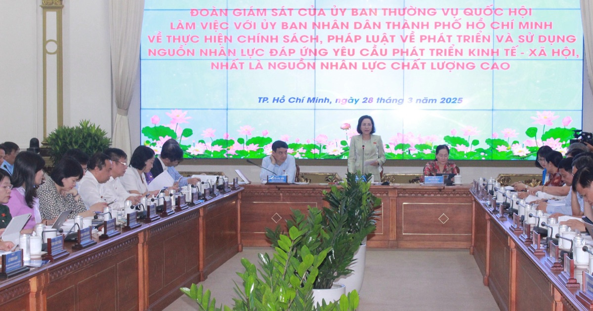 Khu vực công ở TPHCM khó cạnh tranh thu hút nhân tài