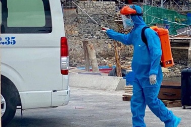 Chuyển 3 thuyền viên trên tàu PVT Neptune dương tính SARS-CoV-2 đi điều trị