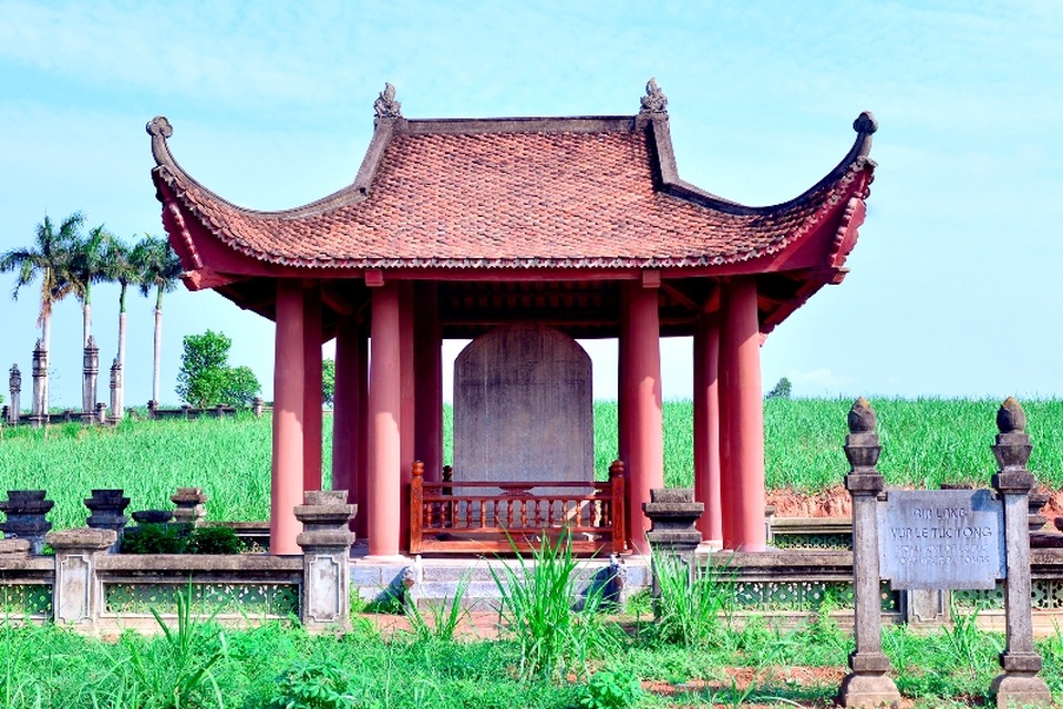 Đại Việt Lam Sơn Kính Lăng bi được công nhận là Bảo vật Quốc gia - 3 Đại Việt Lam Sơn Kính Lăng bi được công nhận là Bảo vật Quốc gia - 3