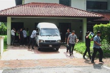 Malaysia thu giữ nhiều đồ xa xỉ “có liên quan” tới cựu Thủ tướng Najib