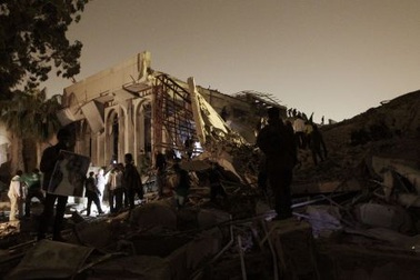 NATO san phẳng tòa nhà văn phòng của Gadhafi