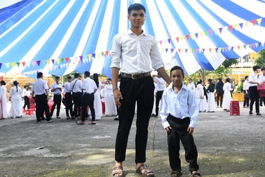 Nam sinh lớp 12 khiến nhiều người nhầm là học sinh lớp 1