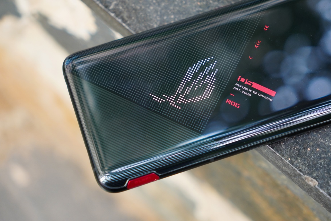 Đánh giá ROG Phone 5: thiết kế hầm hố, nhiều tính năng đặc biệt - 2 Đánh giá ROG Phone 5: thiết kế hầm hố, nhiều tính năng đặc biệt - 2