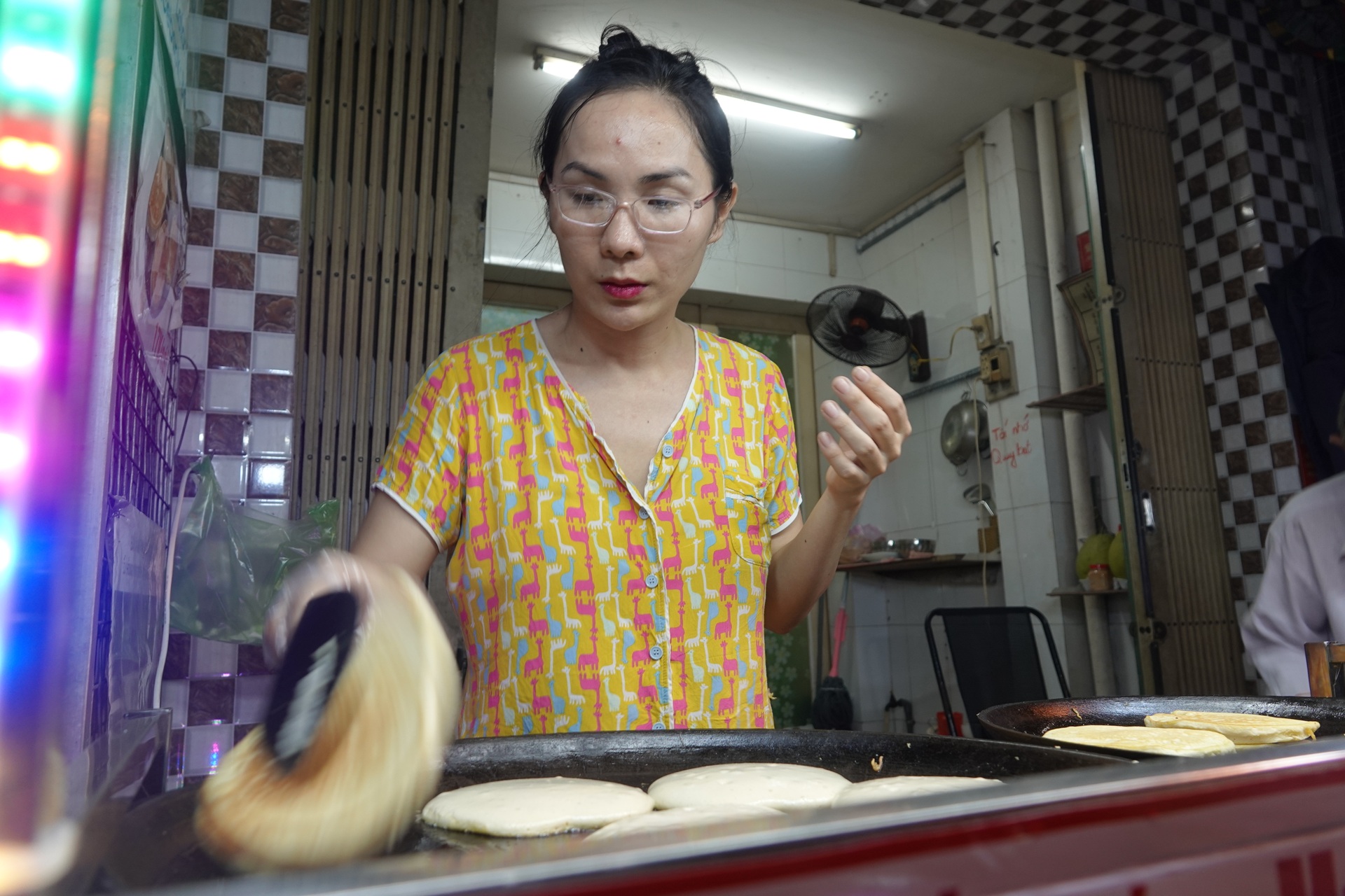 Ông bố 4 lần cạo đầu, ngỡ đánh con đến chết để ngăn 2 con trai chuyển giới - 9 Ông bố 4 lần cạo đầu, ngỡ đánh con đến chết để ngăn 2 con trai chuyển giới - 9