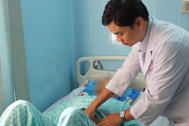 Suýt chết vì vỡ động mạch nhầm với đau bụng