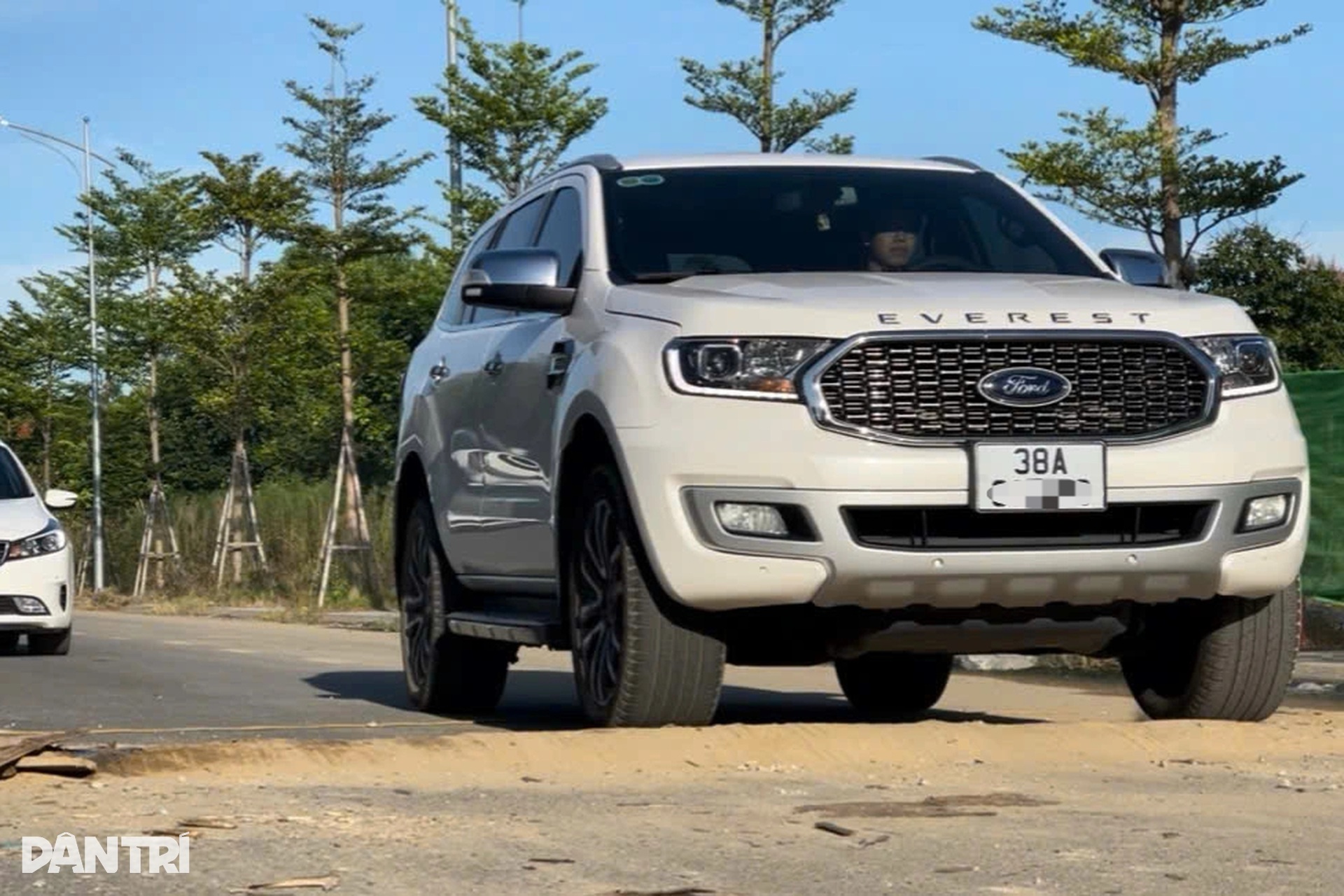 Bãi vật liệu khổng lồ mọc cạnh nhà ở xã hội, cư dân hứng bụi - 9 Bãi vật liệu khổng lồ mọc cạnh nhà ở xã hội, cư dân hứng bụi - 9