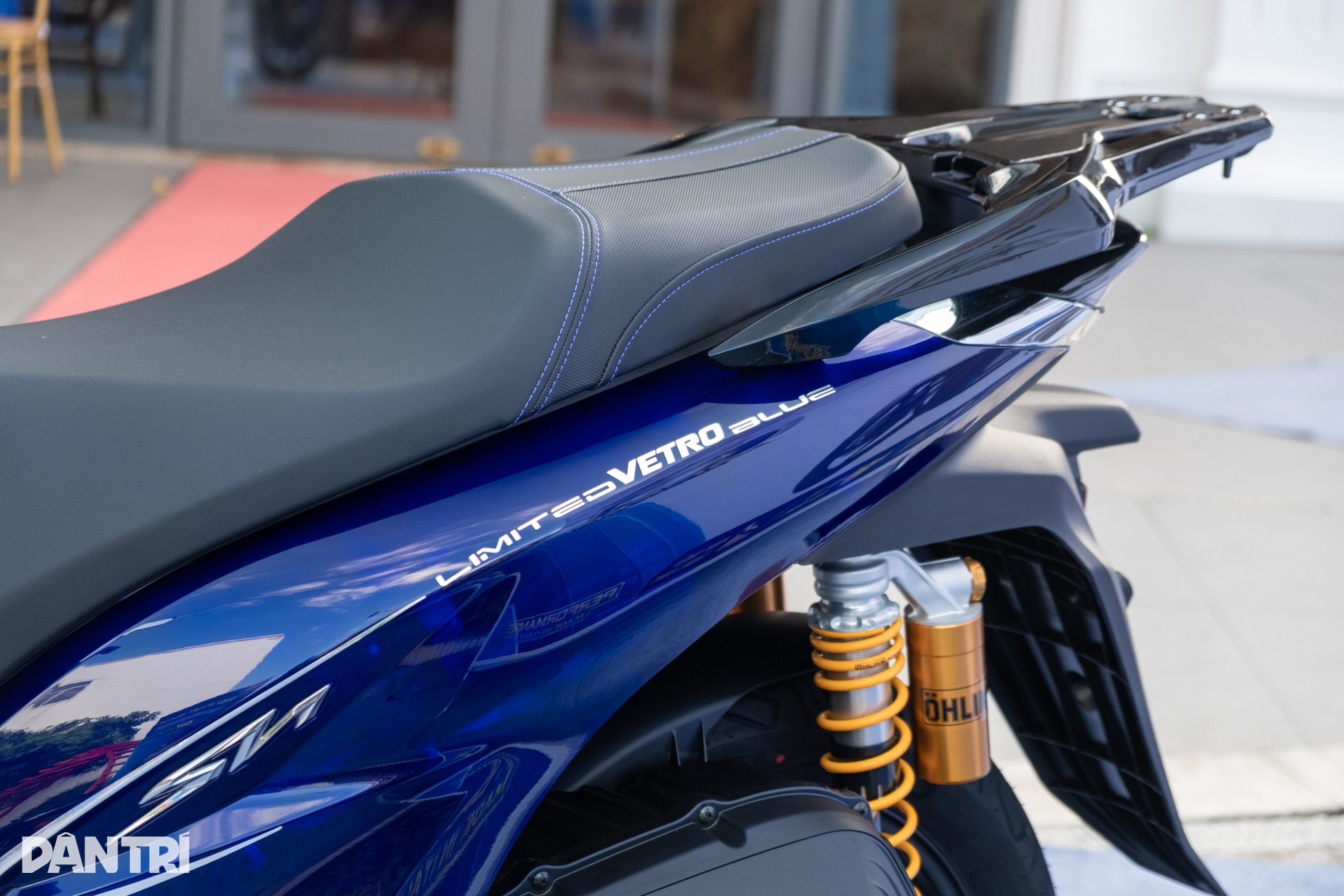 Honda SH150i Vetro Blue vỏ trong suốt giá 235 triệu đồng tại Việt Nam - 4 Honda SH150i Vetro Blue vỏ trong suốt giá 235 triệu đồng tại Việt Nam - 4