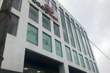 Bé 3 tuổi nghi rơi từ tầng 20: Trường mầm non chưa được cấp phép