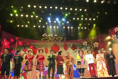 Gala Cười 2018 đả kích vấn nạn “ăn” chặn tiền từ thiện, hủ tục chọn vợ