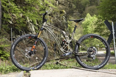 Độc đáo xe đạp làm từ nhôm nguyên khối