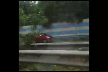 Nữ tài xế lái xe phóng “như bay” ngược chiều trên đường cao tốc