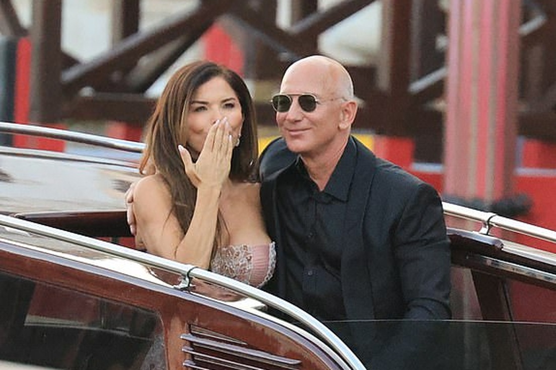 Tỷ phú Jeff Bezos và MC gợi cảm kết thúc tiệc cưới 3 ngày, tốn 55 triệu USD