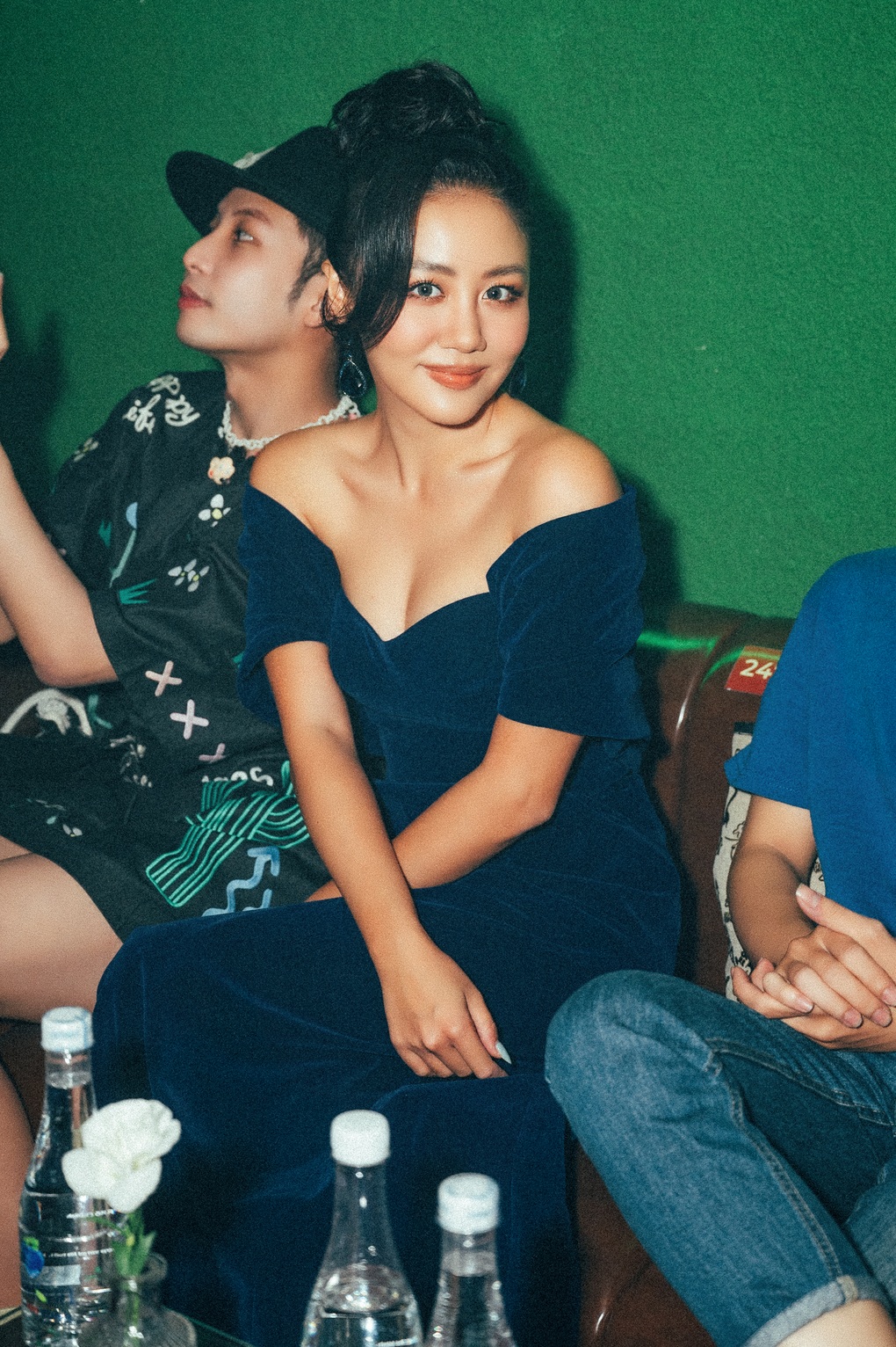 Nam Anh - Nam Em đối lập phong cách khi đi nghe nhạc phòng trà - 9 Nam Anh - Nam Em đối lập phong cách khi đi nghe nhạc phòng trà - 9