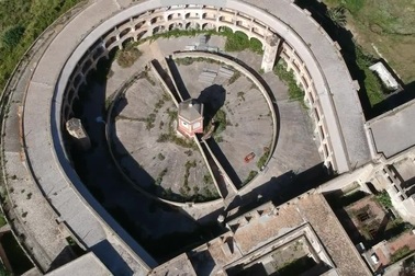 Tham quan đảo Santo Stefano