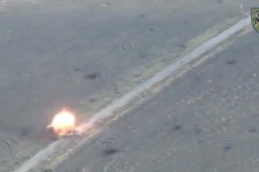 Lọt vào trận địa phục kích của Ukraine, xe bọc thép Nga phát nổ dữ dội