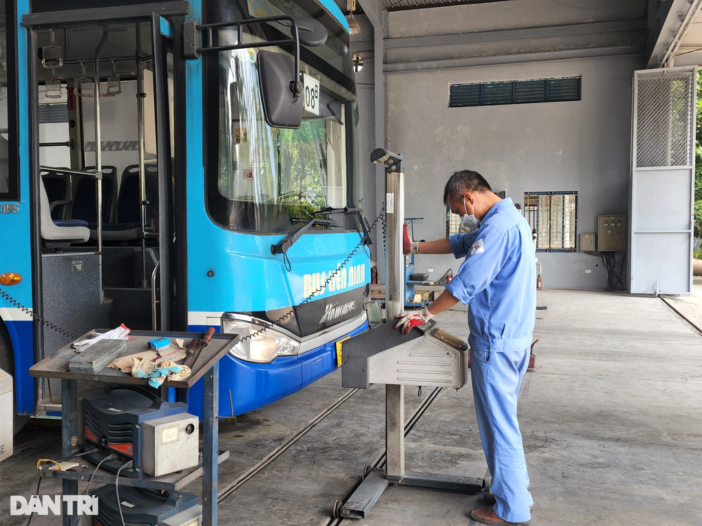 Tôi đã đợi suốt 2 ngày nhưng vẫn chưa đến lượt được đăng kiểm xe - 1 Tôi đã đợi suốt 2 ngày nhưng vẫn chưa đến lượt được đăng kiểm xe - 1