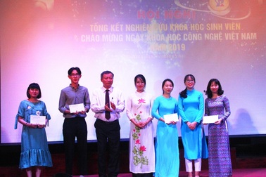 Đà Nẵng: Khen thưởng sinh viên có công trình nghiên cứu khoa học xuất sắc