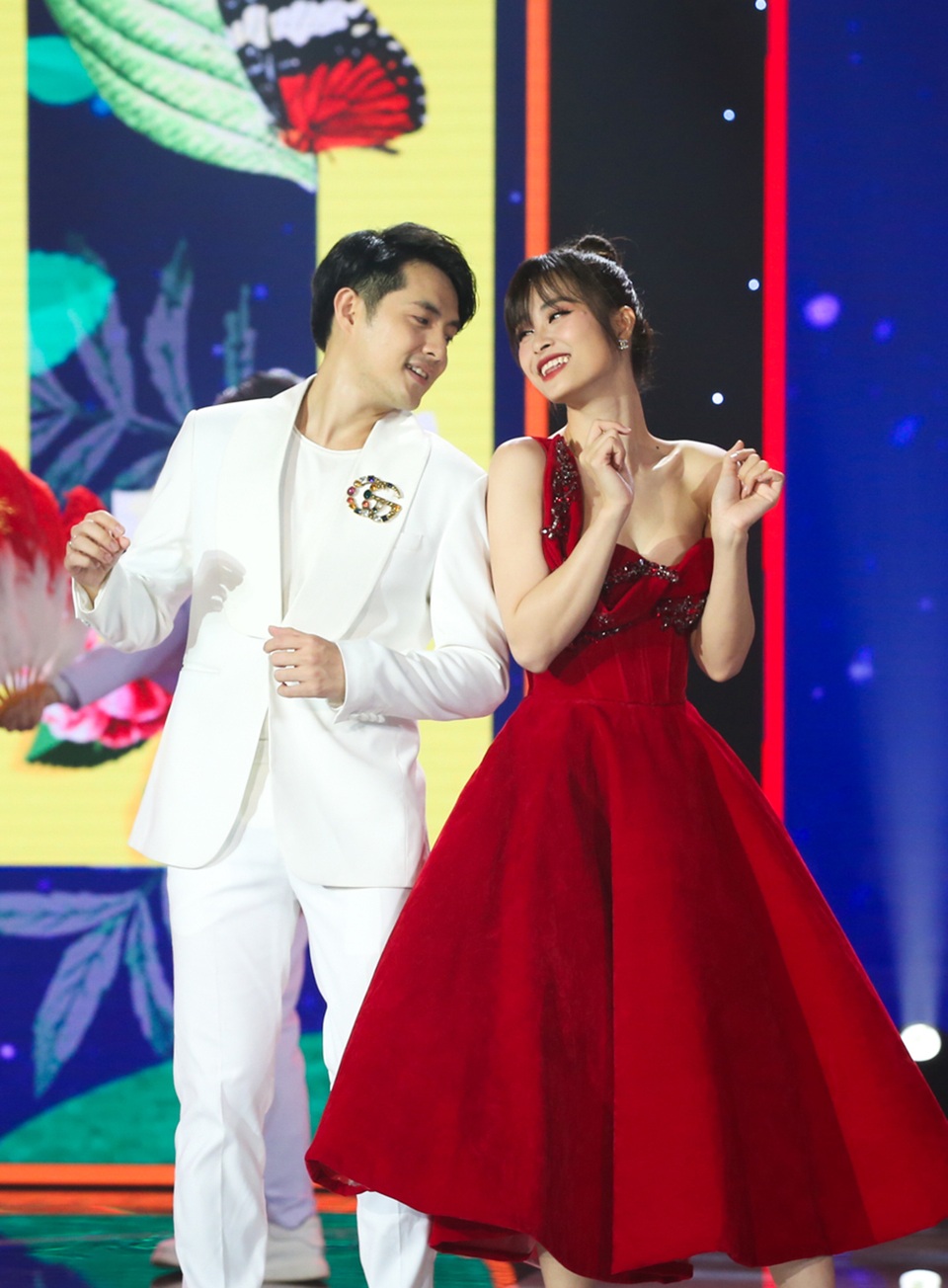 Vợ chồng Đông Nhi – Ông Cao Thắng lần đầu tiên song ca sau kết hôn - 1 Vợ chồng Đông Nhi – Ông Cao Thắng lần đầu tiên song ca sau kết hôn - 1