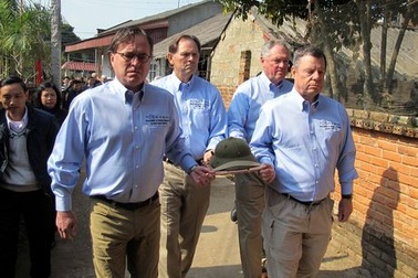 Cựu binh sĩ Mỹ trả mũ cối của liệt sĩ Việt Nam sau 46 năm