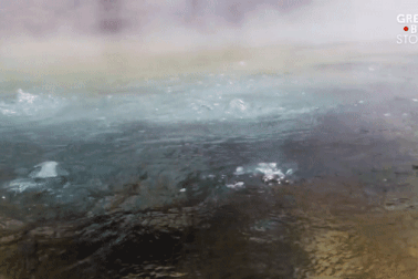 Dòng sông tử thần "luộc chín" mọi sinh vật chẳng may sảy chân rơi xuống