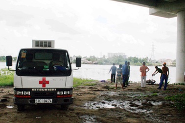 Khắc tinh của thần chết trên sông Sài Gòn lại vớt được xác